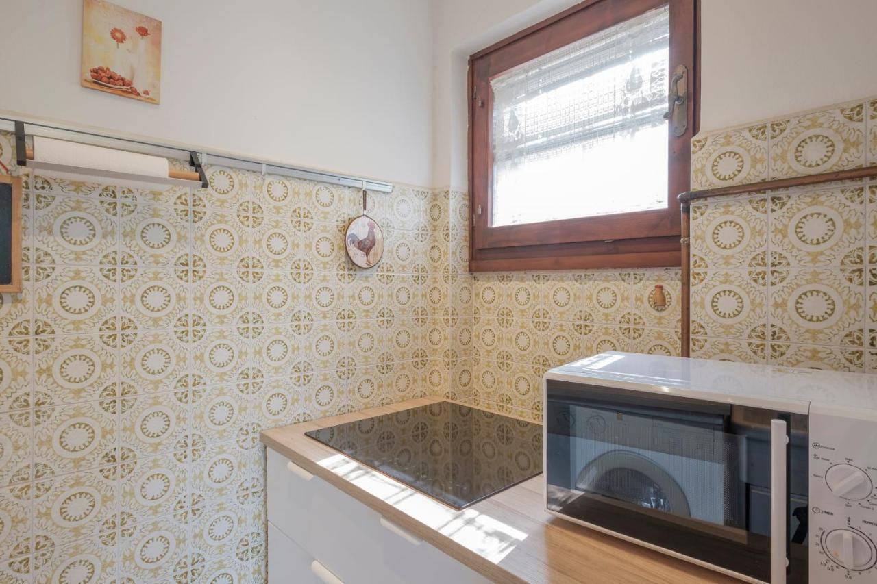 Villa Ida - 2 bedrooms apartment with private garden Sirmione Exteriör bild