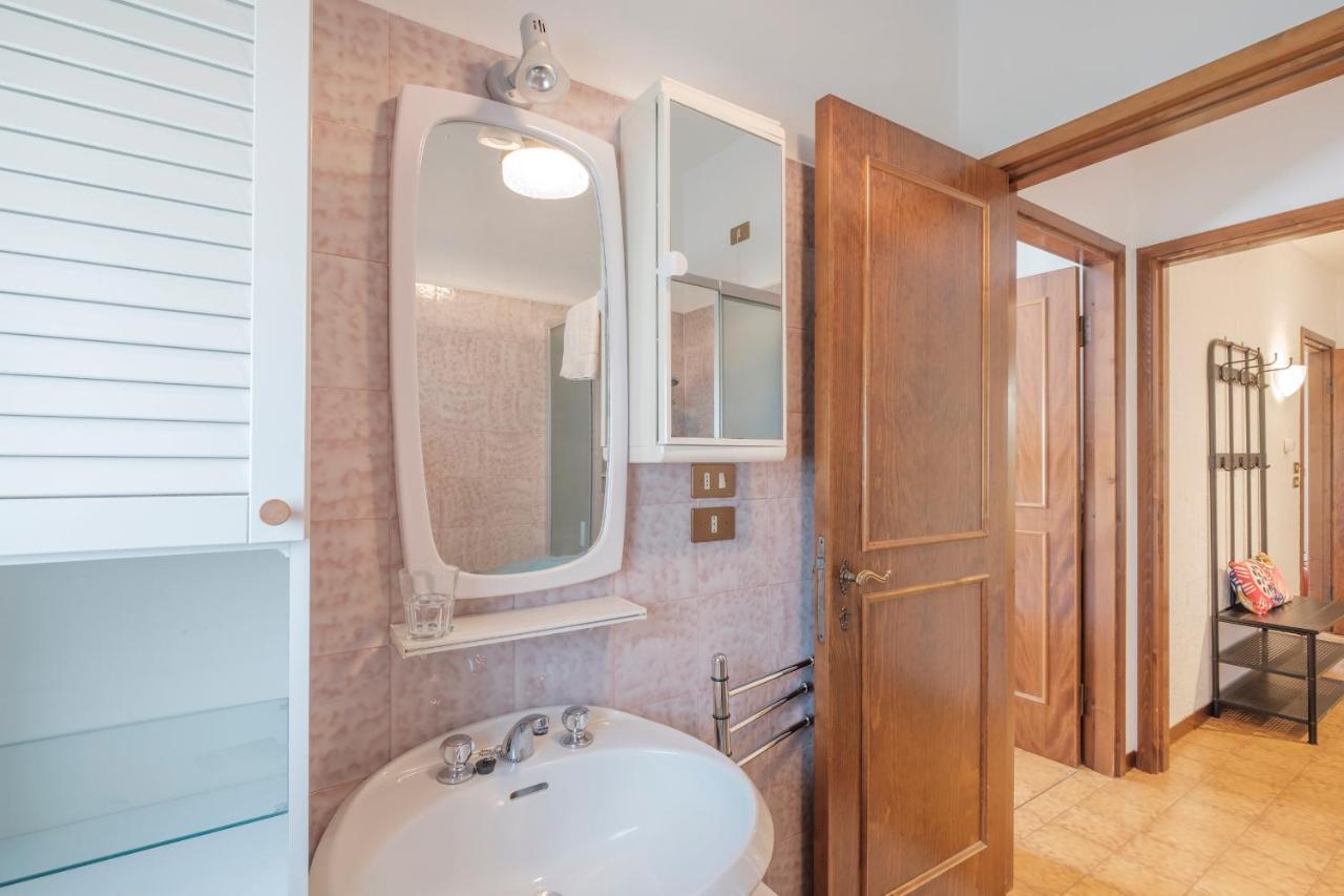 Villa Ida - 2 bedrooms apartment with private garden Sirmione Exteriör bild