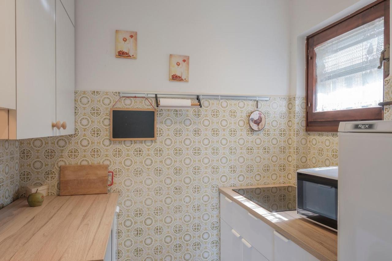 Villa Ida - 2 bedrooms apartment with private garden Sirmione Exteriör bild