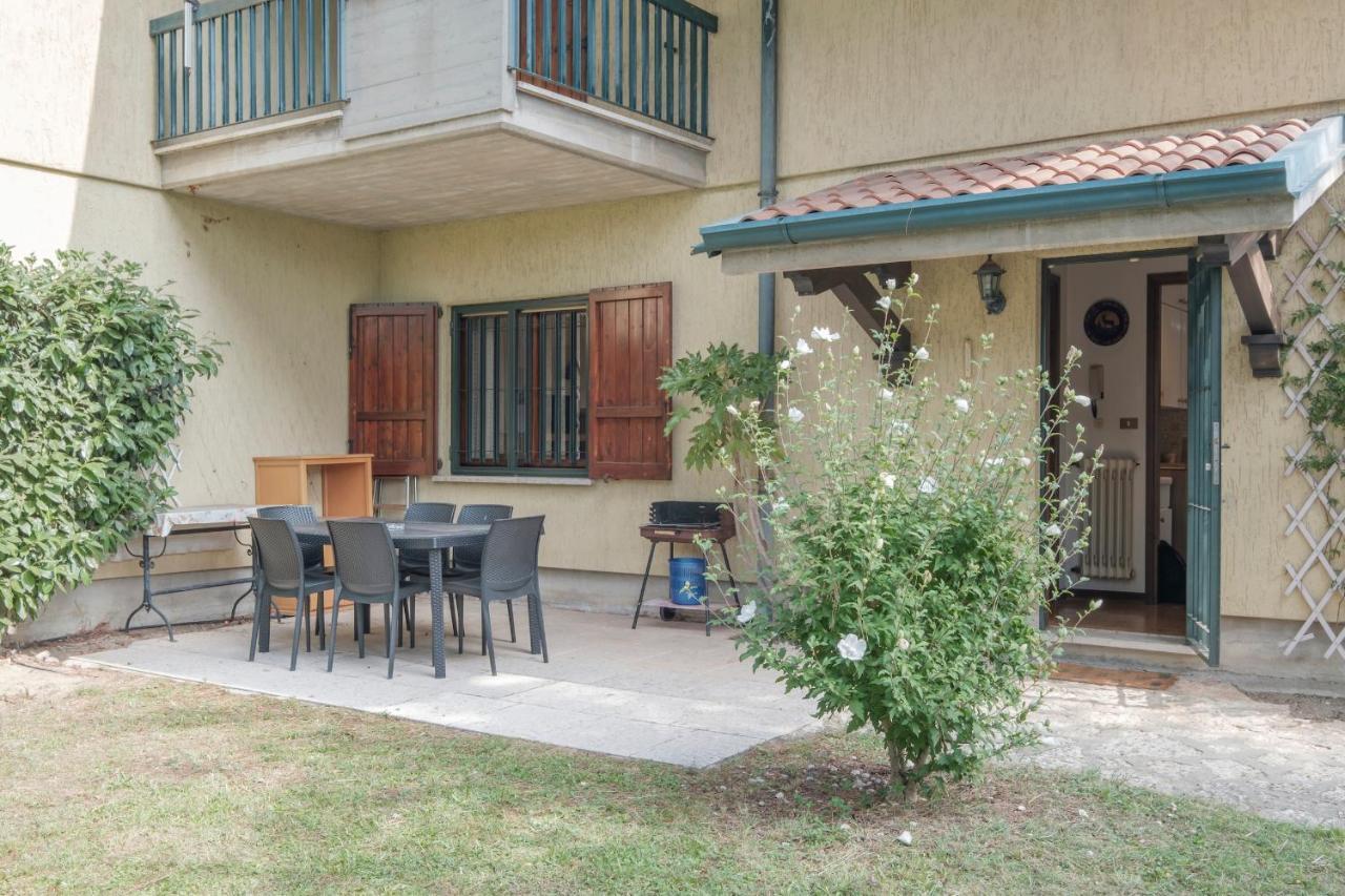 Villa Ida - 2 bedrooms apartment with private garden Sirmione Exteriör bild