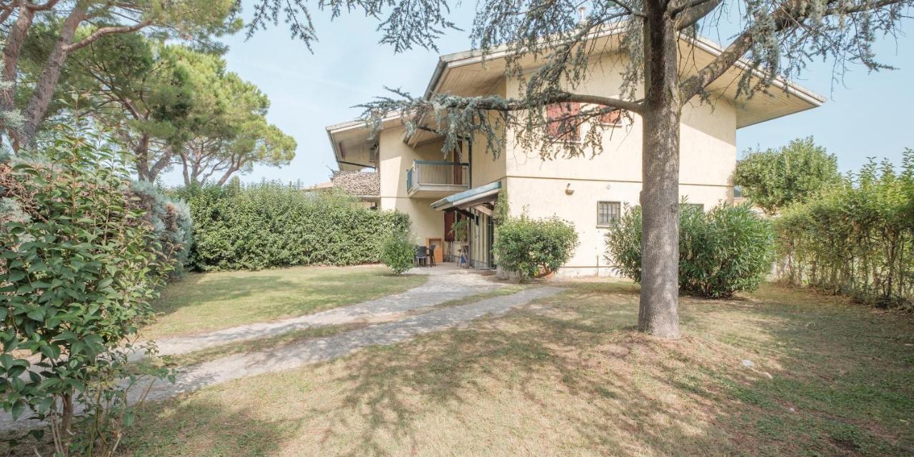 Villa Ida - 2 bedrooms apartment with private garden Sirmione Exteriör bild
